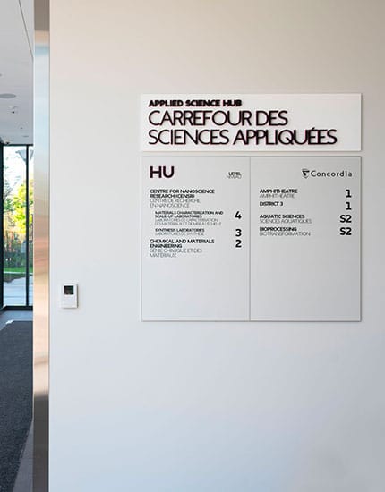 Arium Design - Répertoire de niveau général à l'entrée du Carrefour des sciences appliquées de l'Université Concordia.
